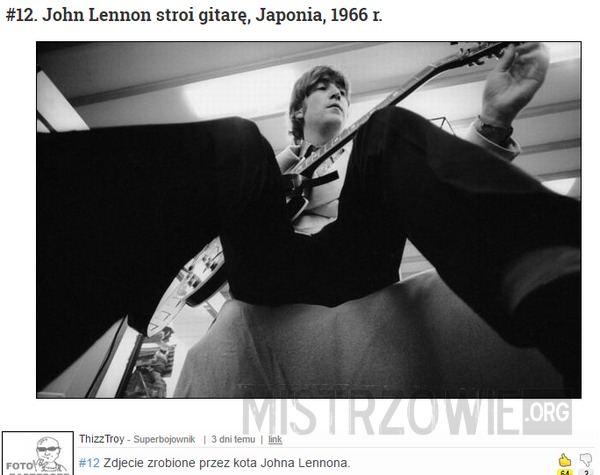 John Lennon stroi gitarę –  