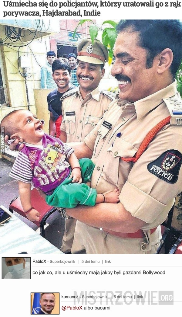 Uśmiecha się do policjantów –  